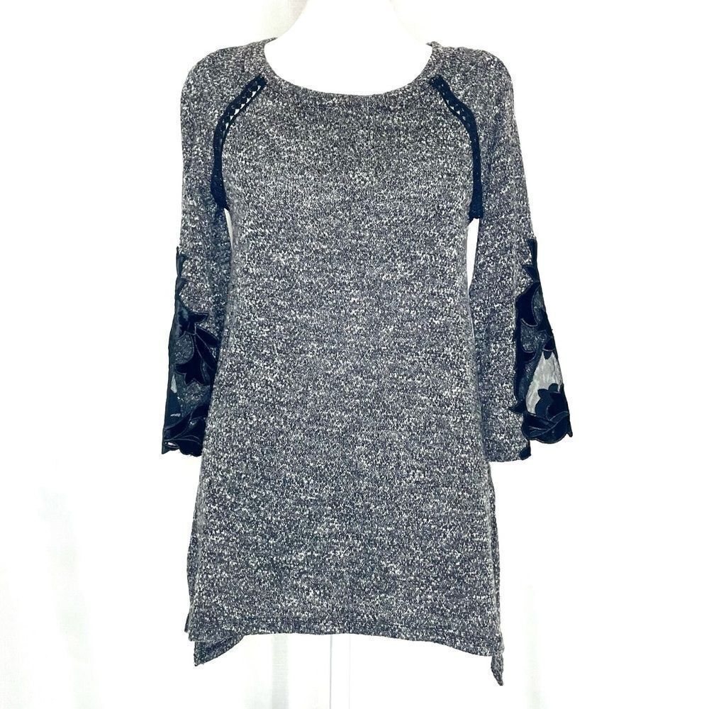 Maurices Sweater Applique Sleeves Size XS  Black White Gray